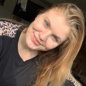 Meet your Posher, Chloe